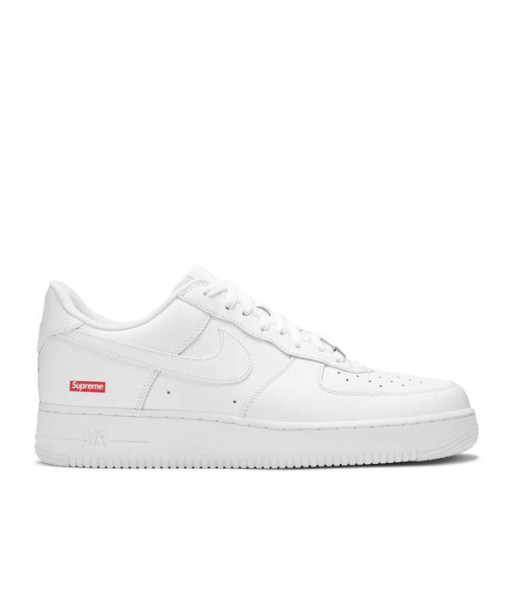 Air Force 1 Nike basse Supreme coloris blanc est présent 